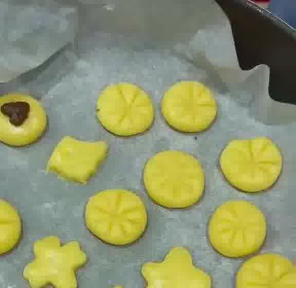 بسكويت محضّر يدويًا بأشكال متنوعة من أنشطة النادي
